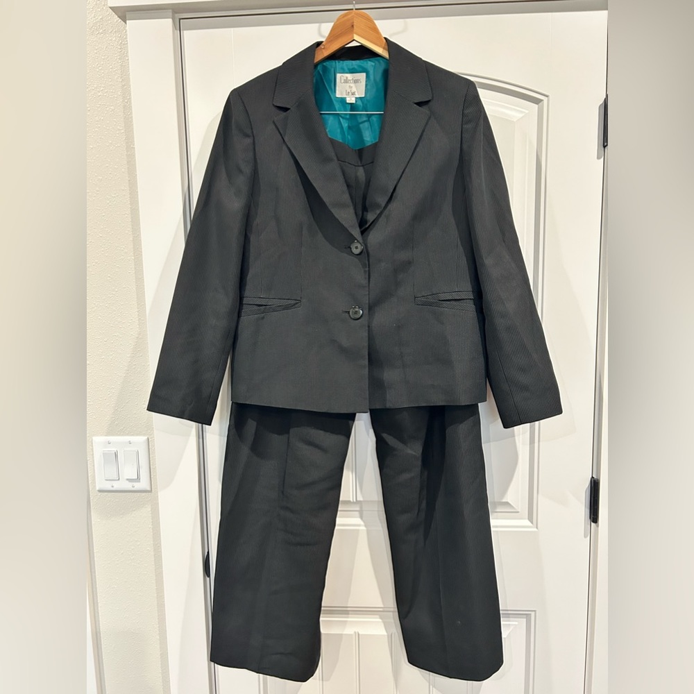 Excellent condition - Womens size 16 business professional pant suit